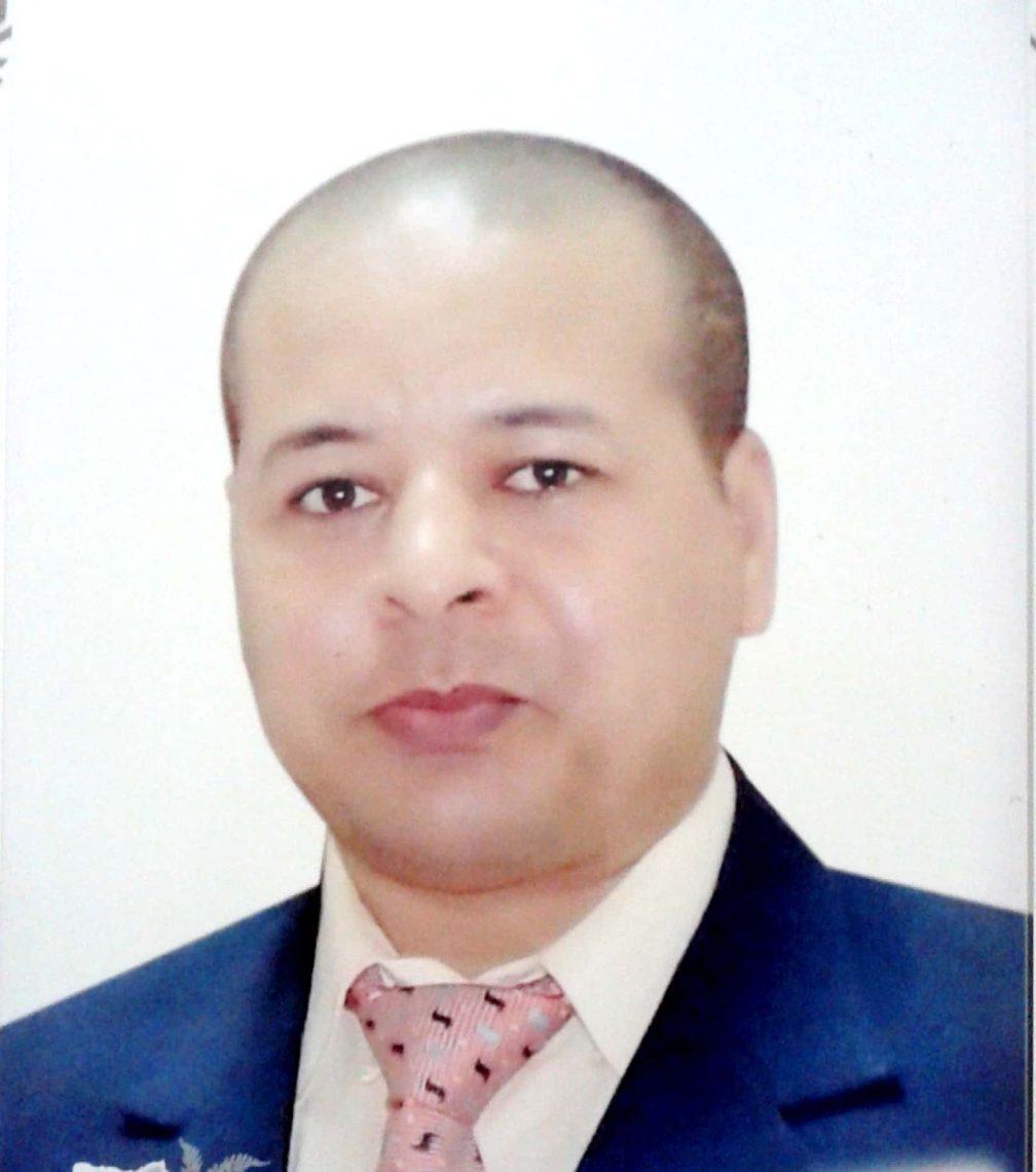 Mohamed Ahmed Suleiman portréja öltönyben és nyakkendőben.