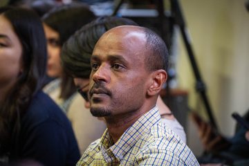 Férfi portréja kockás ingben a 7. UNESCO MOST téli iskola harmadik napján.