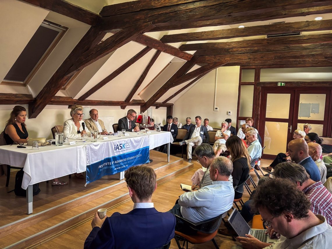 Kőszeg: Előadók a 30. Nemzetközi Nyári Egyetemen.