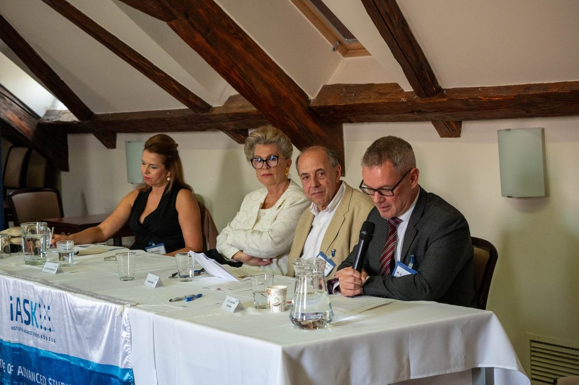 Panelbeszélgetés Kőszegen a 30. Nemzetközi Nyári Egyetemen.