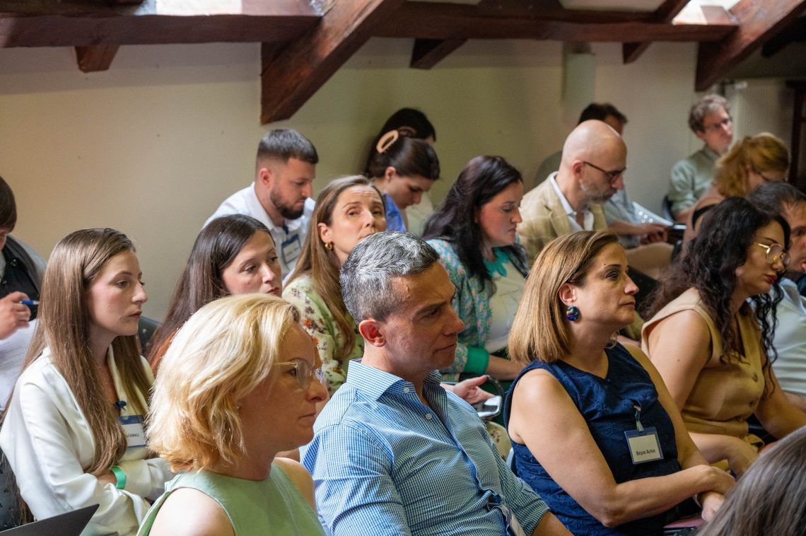 Közönség a 30. Nemzetközi Nyári Egyetemen Kőszegen. Figyelem a globalizációra és Európára.