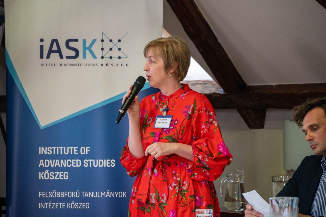 Veronika Wittmann előadást tart a kőszegi Nemzetközi Nyári Egyetemen.