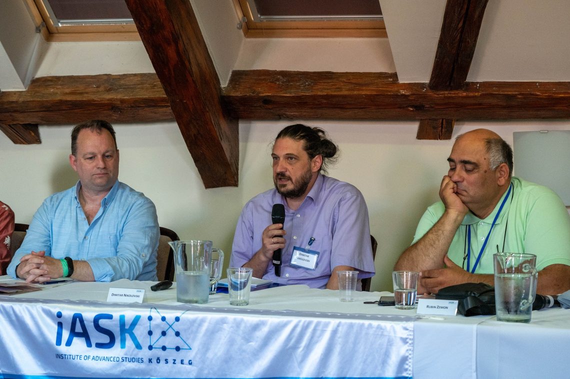 Panelbeszélgetés Kőszegen a 30. Nemzetközi Nyári Egyetemen. Dmytar Maculevicski, Olivera Milošević, Rubin Zimon.