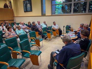 Könyvbemutató közönsége, Balázs Edit és Katona Attila könyvének bemutatóján.