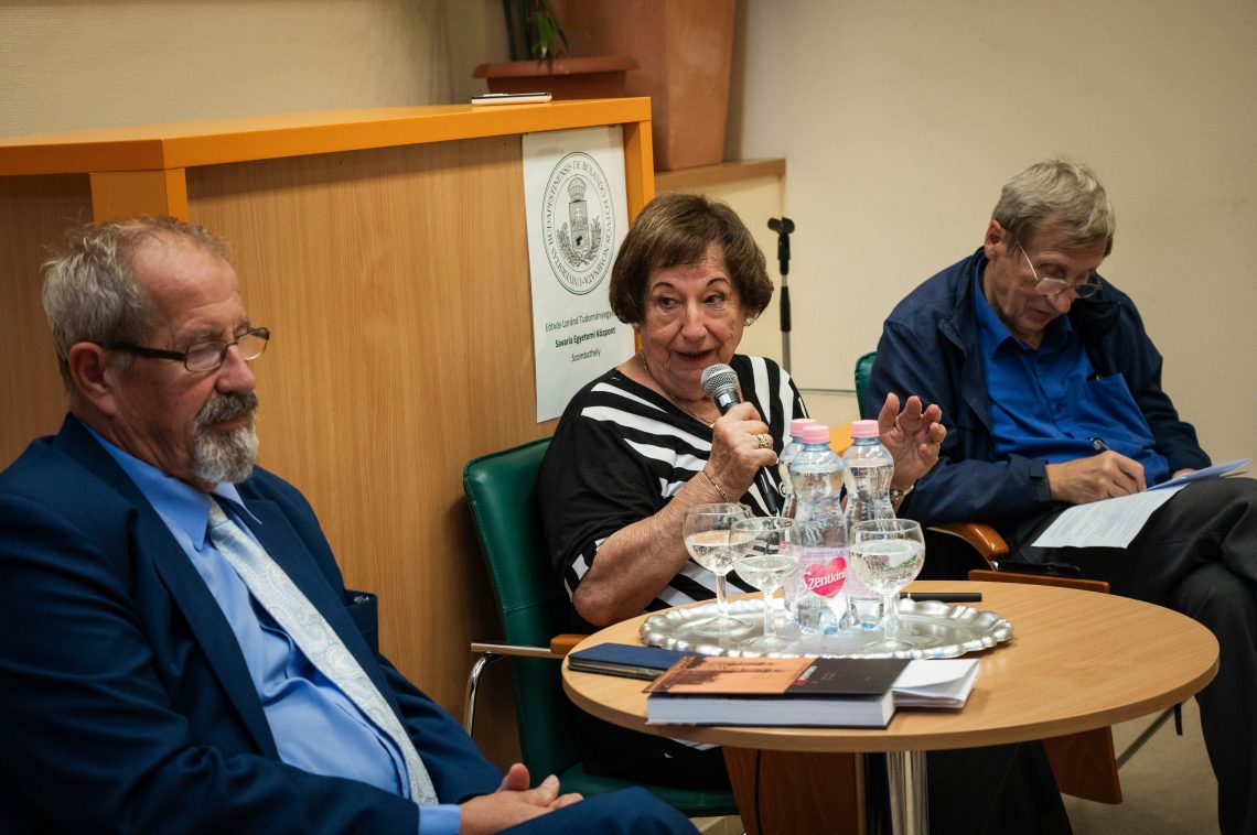 A szerzők Balázs Edit és Katona Attila a Csillogás és katasztrófa könyvbemutatón