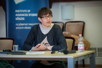Zala Pavšič előadást tart a Kőszegi Felsőfokú Tanulmányok Intézetében.