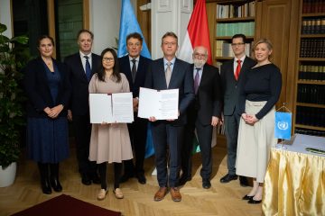 Együttműködési megállapodás aláírása Kőszegen az új ENSZ Egyetem intézet létrehozásához.