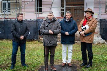 Négy férfi a Kőszegi Kutatási és Fejlesztési Központ építkezésénél