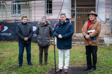 Kőszeg: Négy férfi a Kutatási és Fejlesztési Központ építkezésénél.