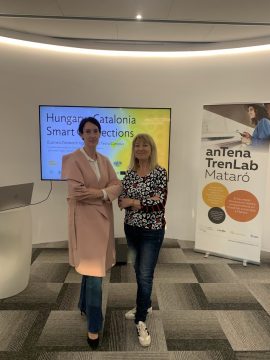 Két nő a "Hungary Catalonia Smart Connections" üzleti rendezvényen Barcelonában.