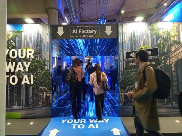 Dell AI Factory stand az iASK Smart City Expo Világkongresszuson, Barcelonában. "Your Way to AI" felirat.